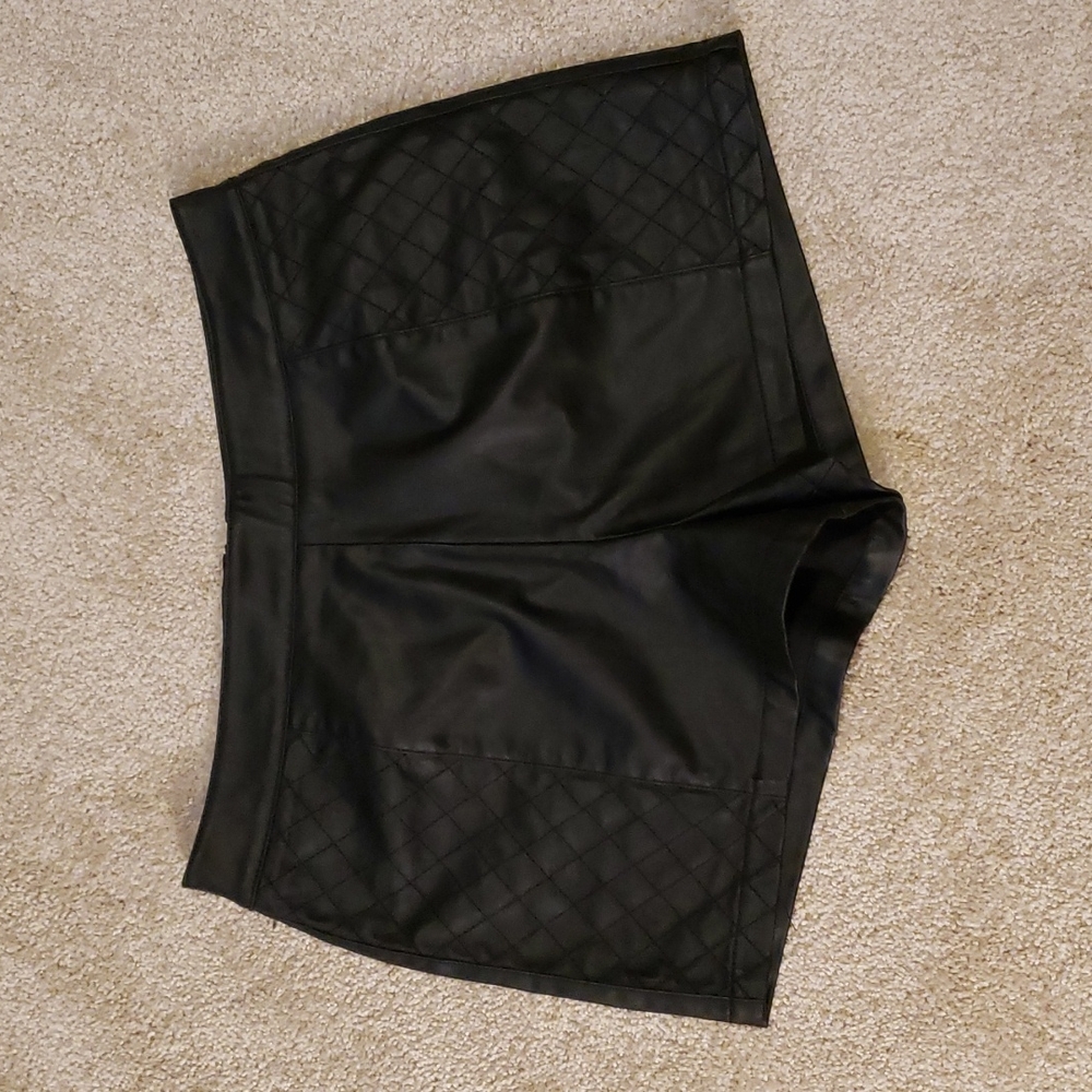 Forever21 | Black Faux Leather Shorts (size M)